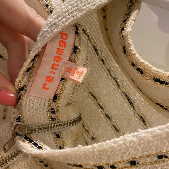 Two-piece Embroidered Skirt Set (S/M) - Picture 6 of 10